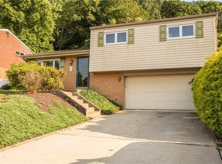 981 Colonial Manor Rd, North Huntingdon, PA 15642