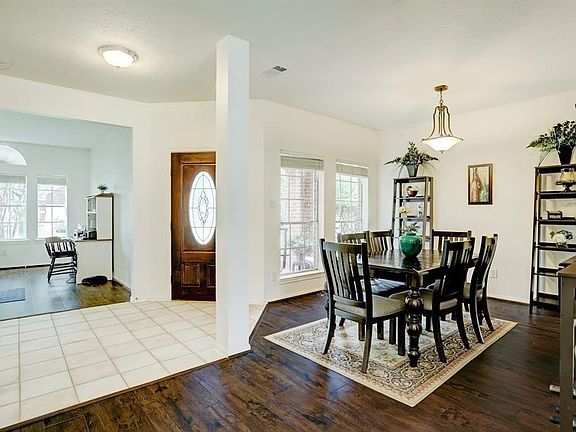 4th image of 635 Presley Way