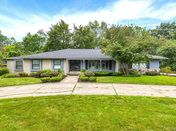 6670 Vachon Ct, Bloomfield Hills, MI 48301