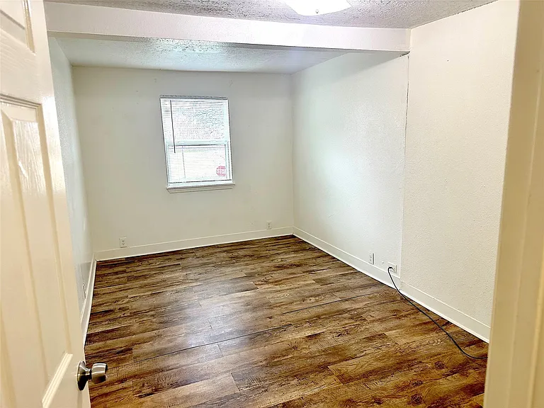 1005 Avenue E 1/2 — Photo 20