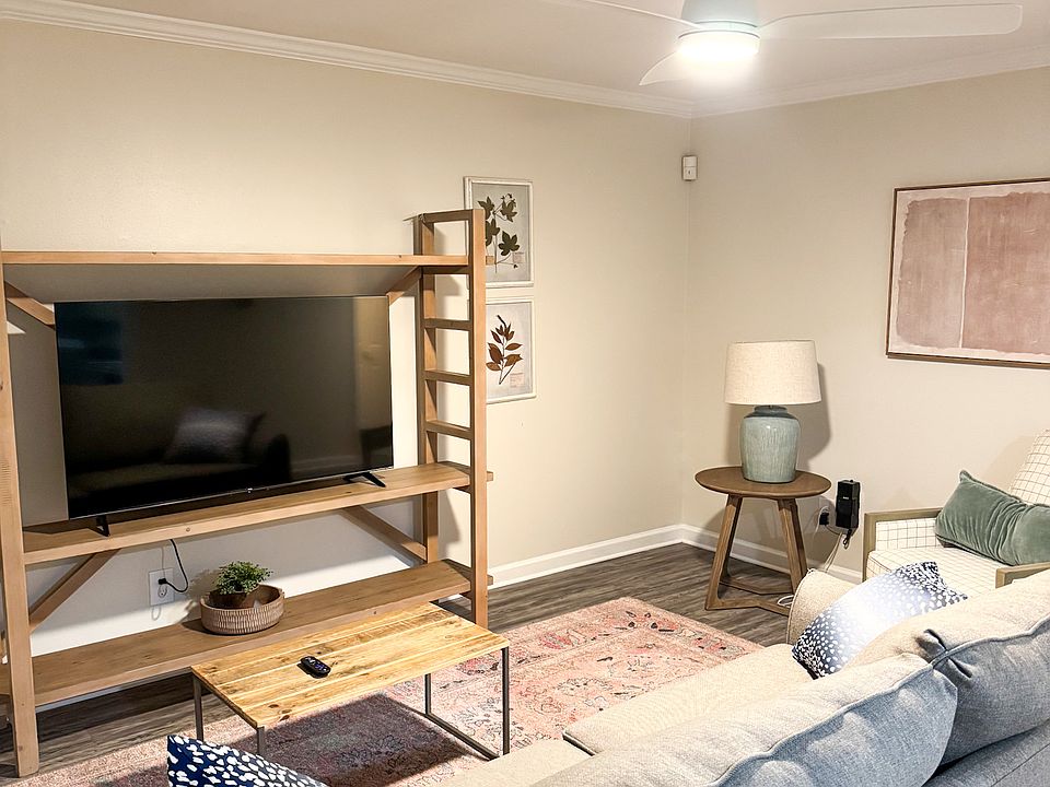 1st image of 206 Park Ln