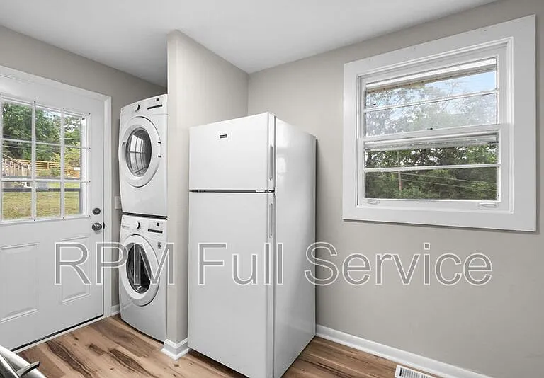 895 W Sharpe Ave #B — Photo 21