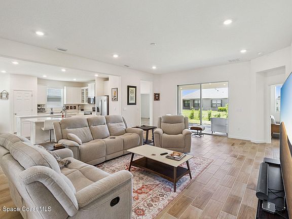 4th image of 5063 Alabaster Dr