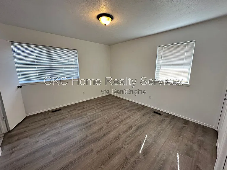 1428 SW 72nd St — Photo 5