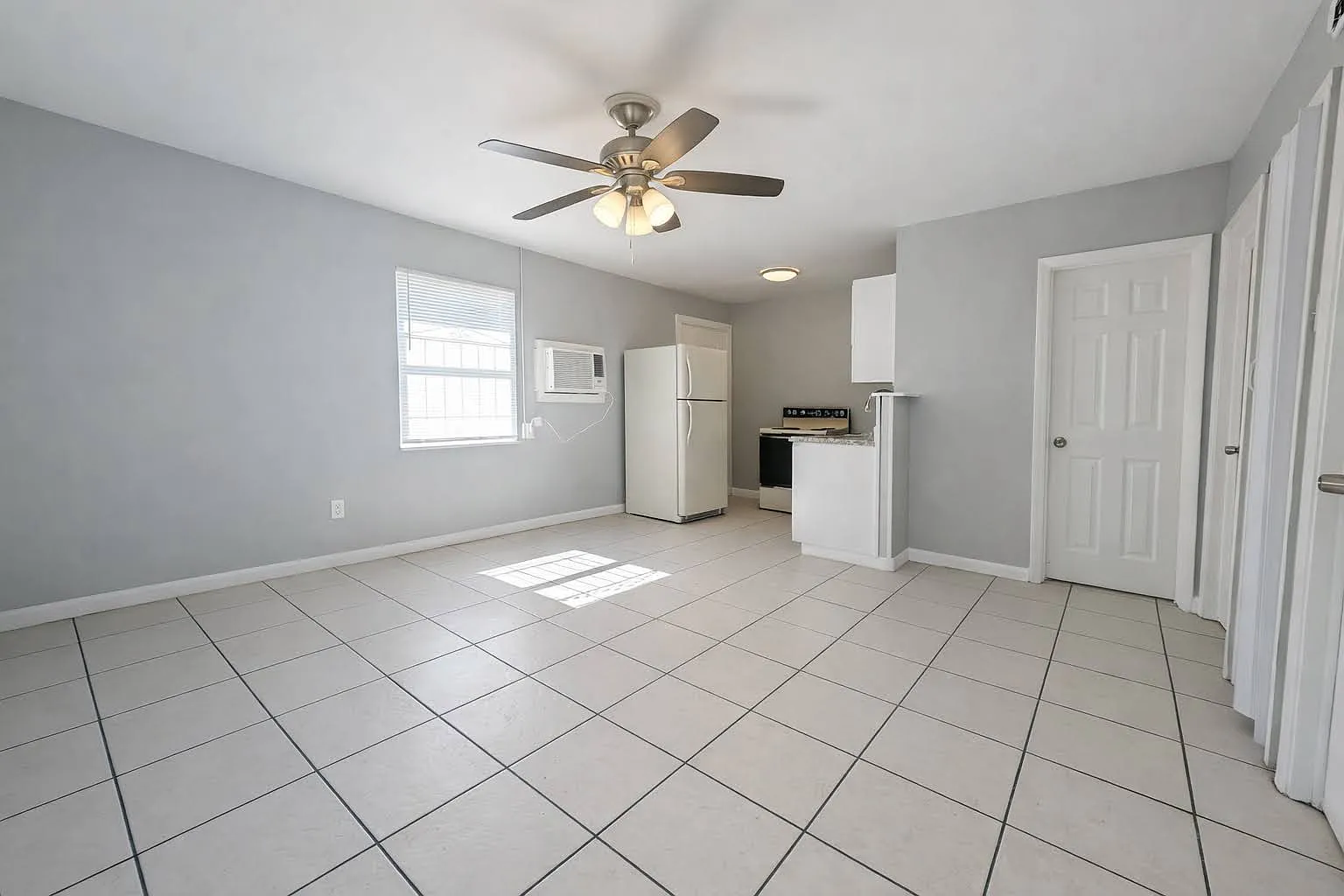 2 bed, 550 sqft, $1,295 — Photo 3