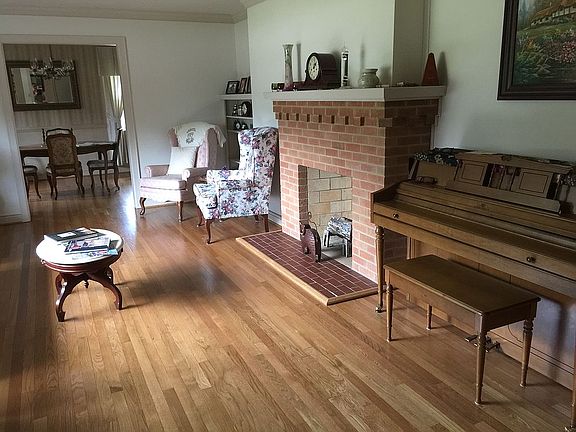 3rd image of 914 Mansion Dr