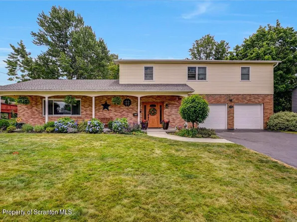 108 Greenbrier Dr, Clarks Green, PA 18411