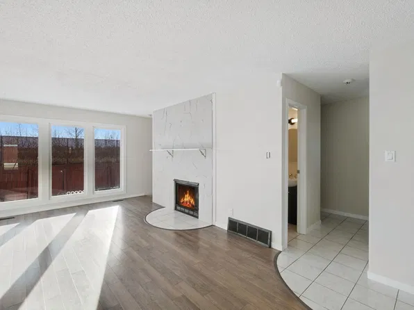 4707 126th Ave NW #11, Edmonton, AB T5A 4K4