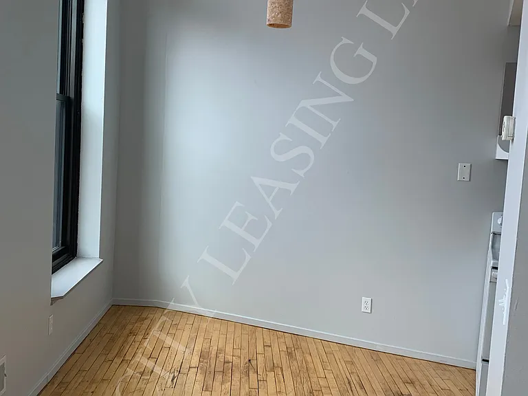 214-216 Andrews St — Photo 10