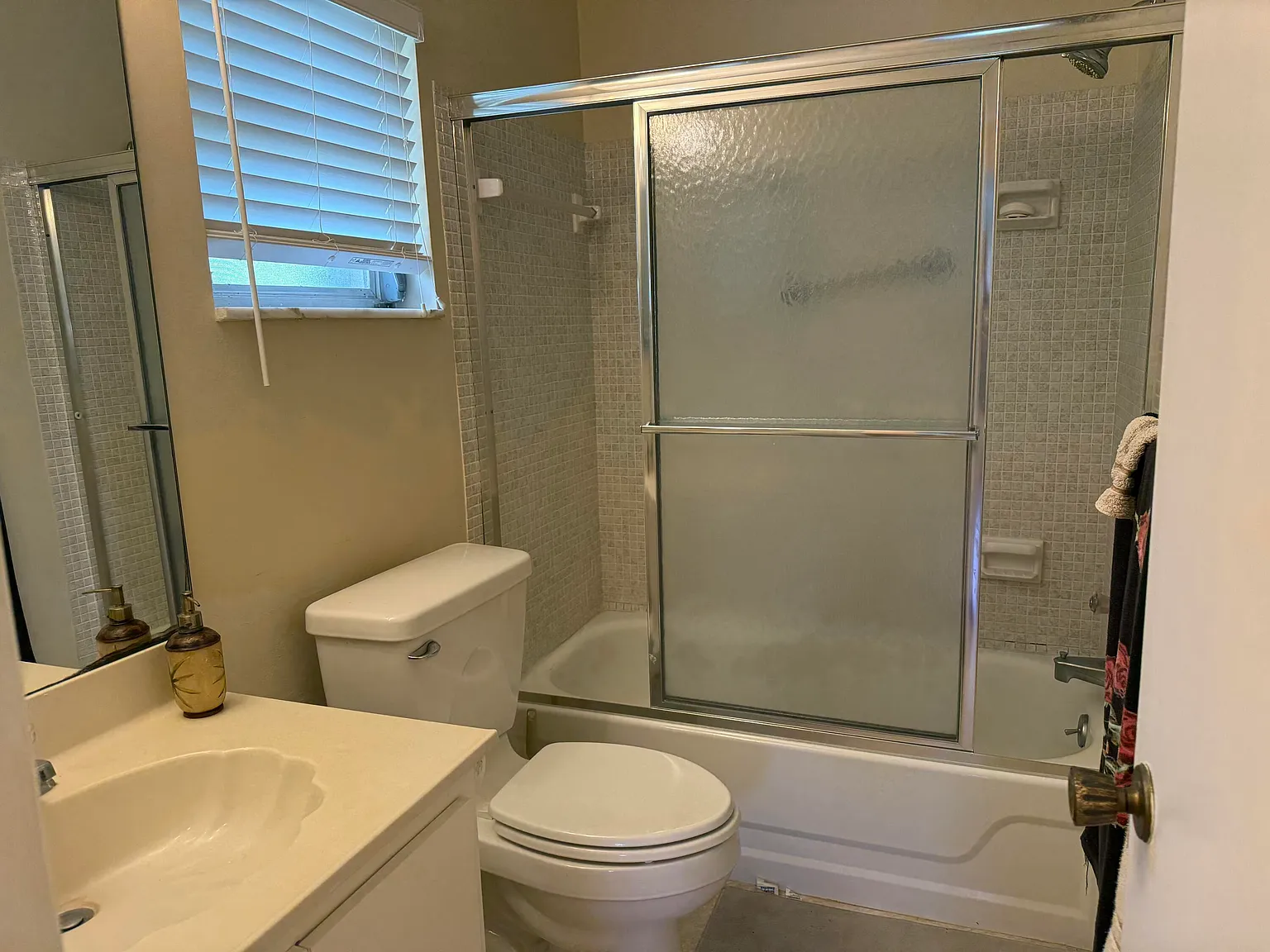 2 bed, 2.0 bath, 1221 sqft, $2,100 — Photo 3