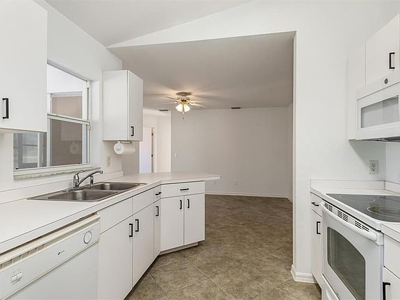 4th image of 25444 Alicante Dr
