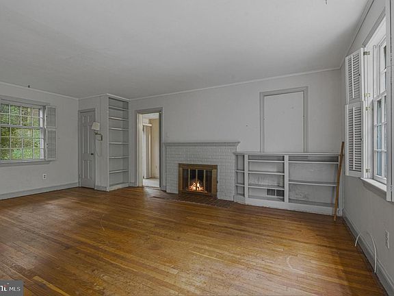 2nd image of 2407 N Vermont St