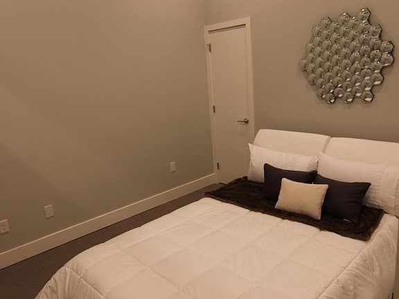3rd image of 105 N 2nd St #X04