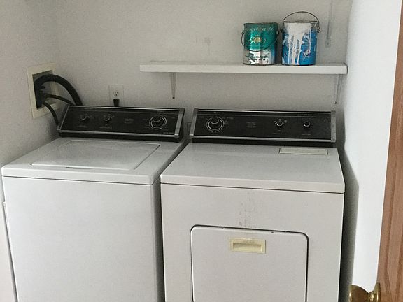 Laundry off side entrance