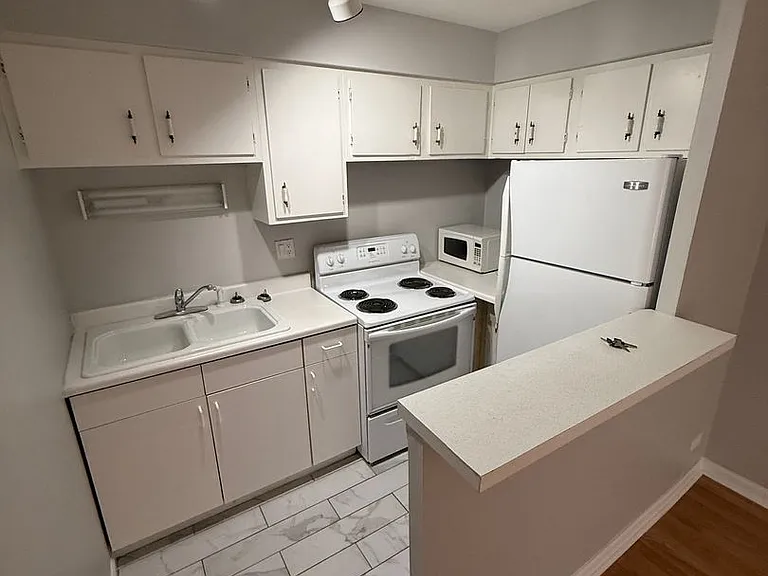 744 W Gordon Terrace — Photo 6