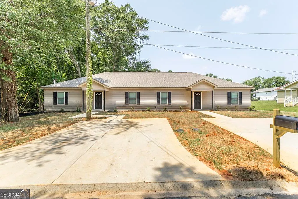 3 bed, 2.0 bath, 1364 sqft, $2,200 — Photo 2