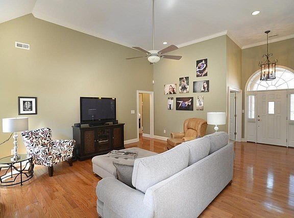 5th image of 300 Postwood Dr