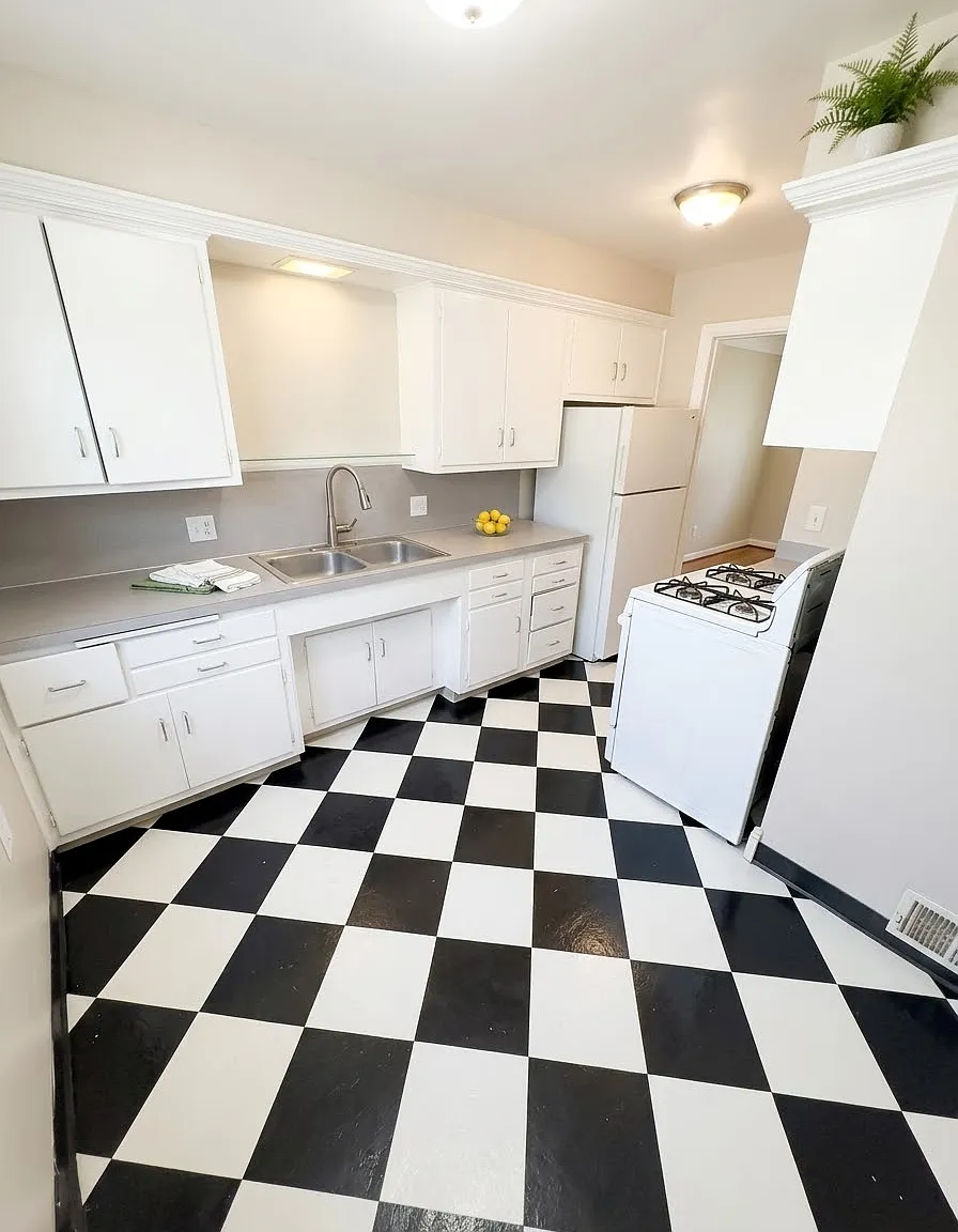 2 bed, 841 sqft, $1,050 — Photo 3