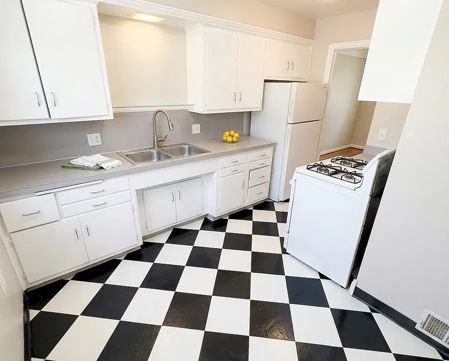 3131 Meadowbrook Ct