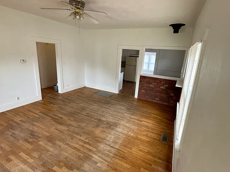 1014 Barnes St — Photo 3