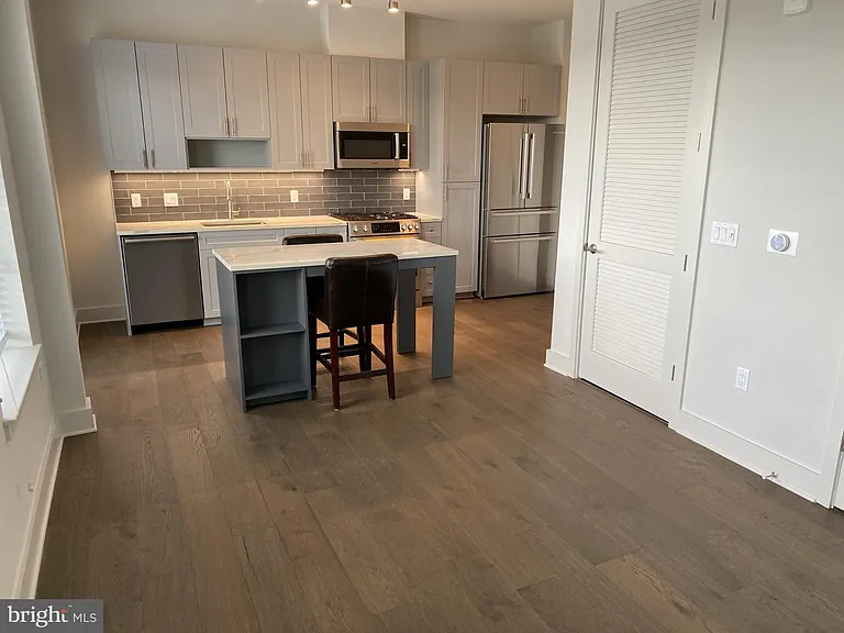 6803 Cameron #Penthouse 3 — Photo 29