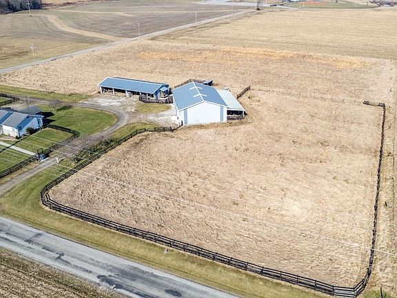 3rd image of 712 W County Road 200 S