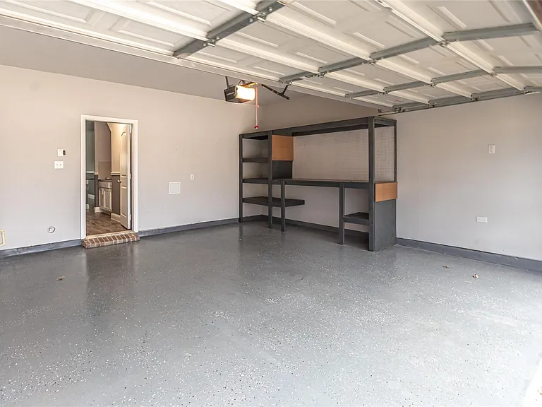 702 Amber Dr — Photo 23