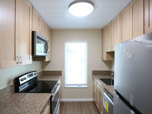 4th image of 630 Corbett Ave