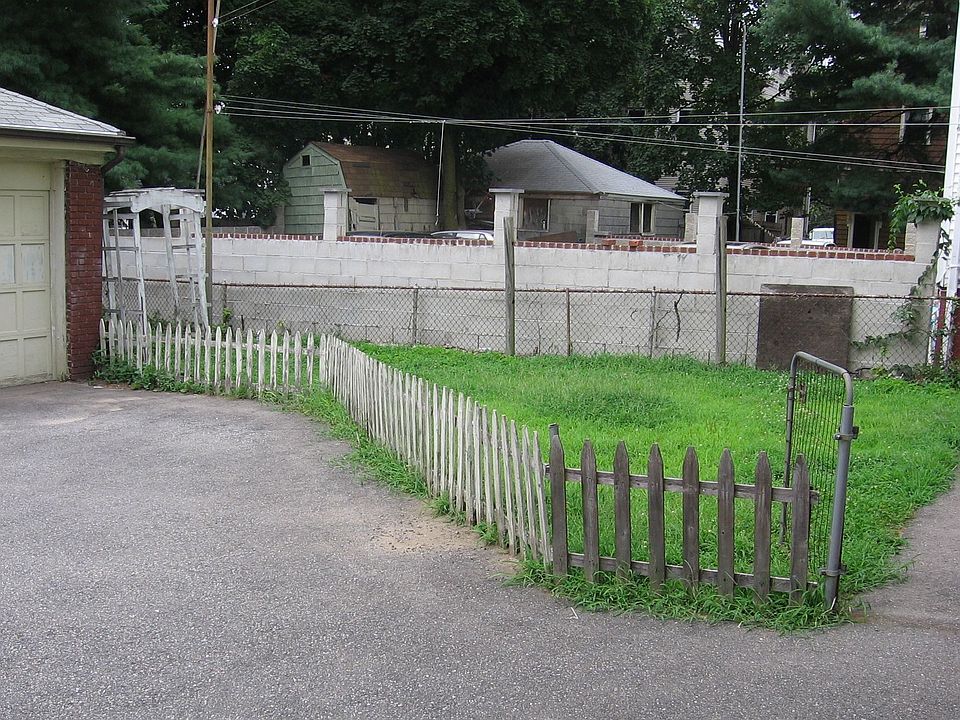 2nd image of 68 Felix St