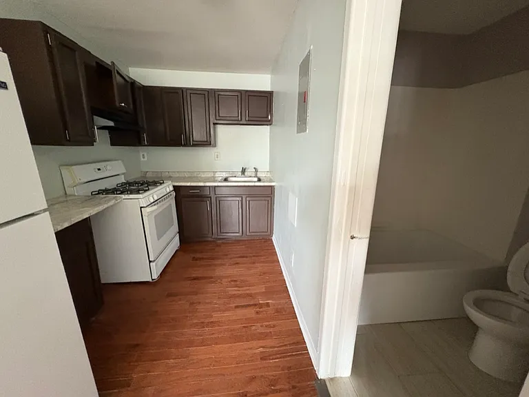 208 Main St #D — Photo 2