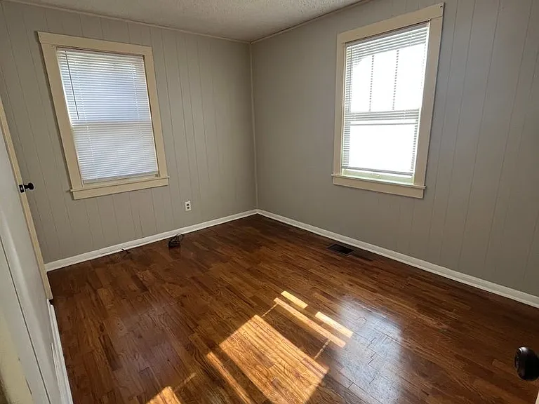 2206 Hillside Ave — Photo 8