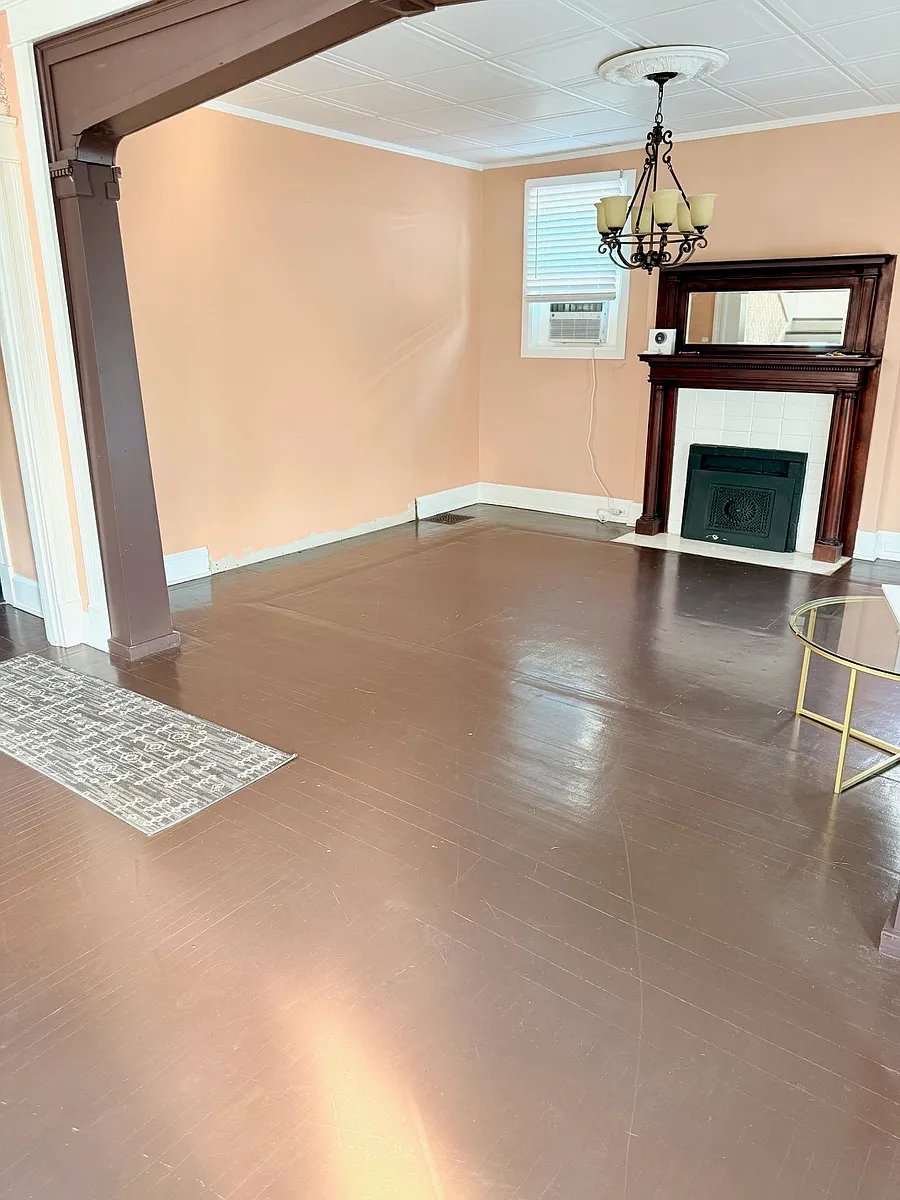 Living room - 1021 Baxter Ave