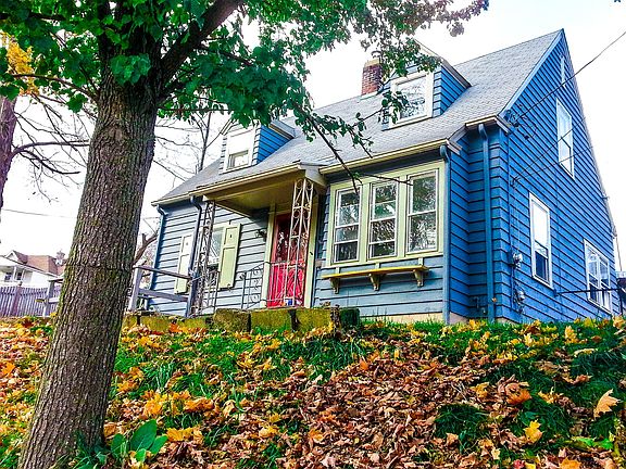 3rd image of 38 Cherry Ave