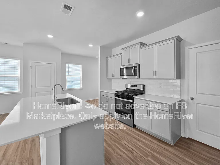 654 13th Avenue Dr NE — Photo 6