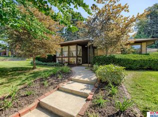 1401 N 52nd St, Omaha, NE 68132
