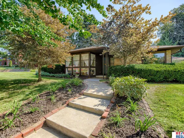 1401 N 52nd St, Omaha, NE 68132