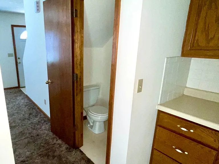 4601 W Millbrook Dr — Photo 8