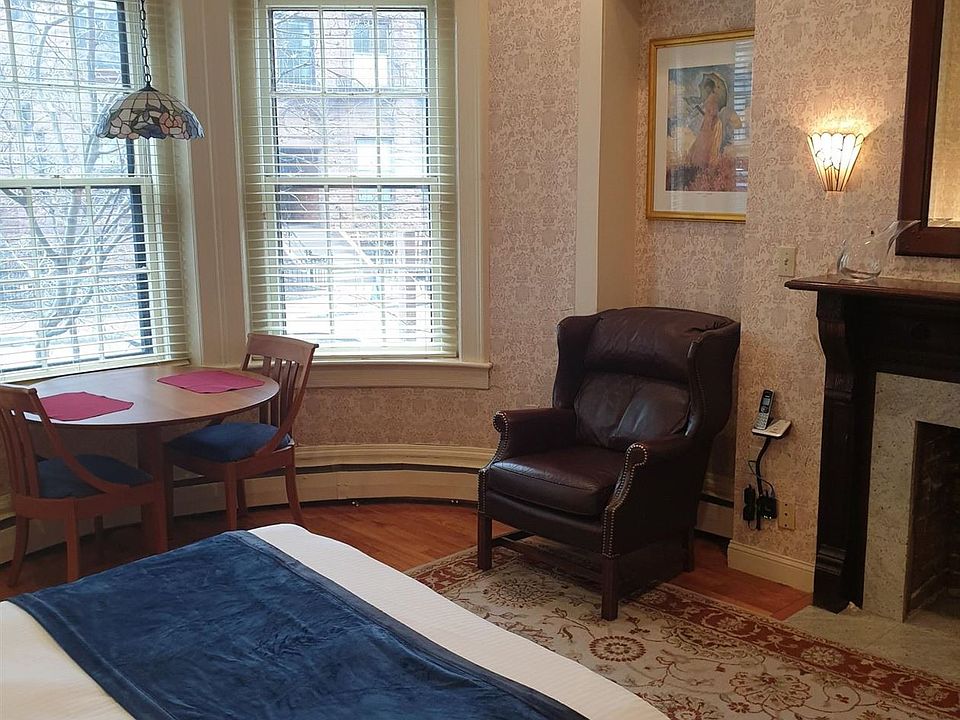 171 SB Studio bedroom