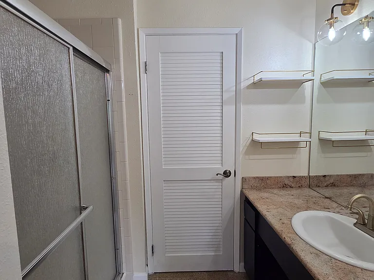 878 Woodside Ln E #2 — Photo 32