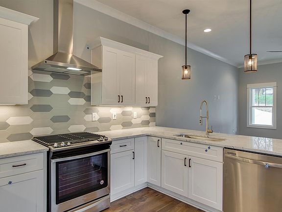 Kitchen w/ gas cooking and marble countertops