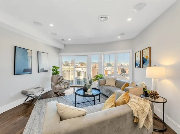 582 E Broadway APT 3, Boston, MA 02127