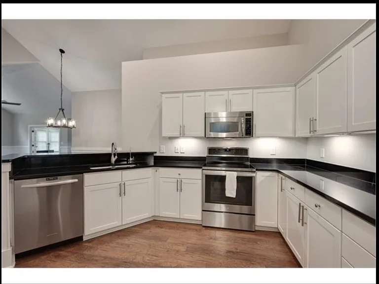 109 Edgewood Ct — Photo 4