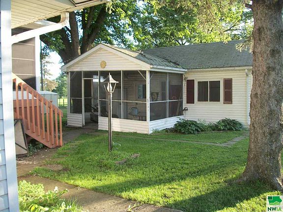 4th image of 701 Rock Island Ave