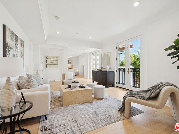 2nd image of 261 S Reeves Dr #Penthouse 3