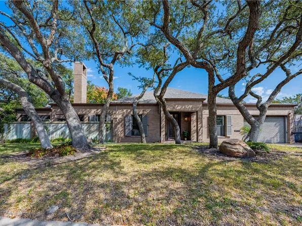 2006 Crescent Dr, Rockport, TX 78382