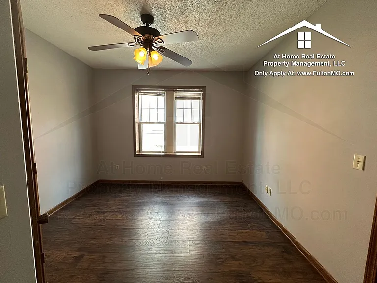 101 E 10th St #105 — Photo 18
