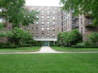 22424 Union Tpke APT 3C, Oakland Gardens, NY 11364