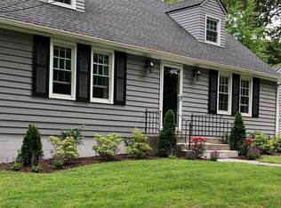 51 Woodland Dr, Uncasville, CT 06382