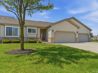 53199 Pineridge Dr, Chesterfield, MI 48051