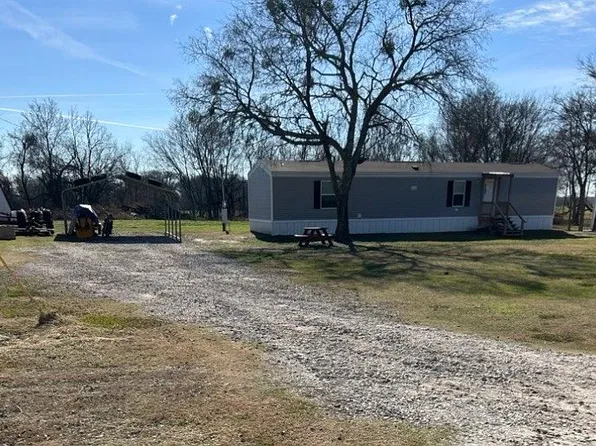 326 Shady Creek Ln, Corsicana, TX 75109